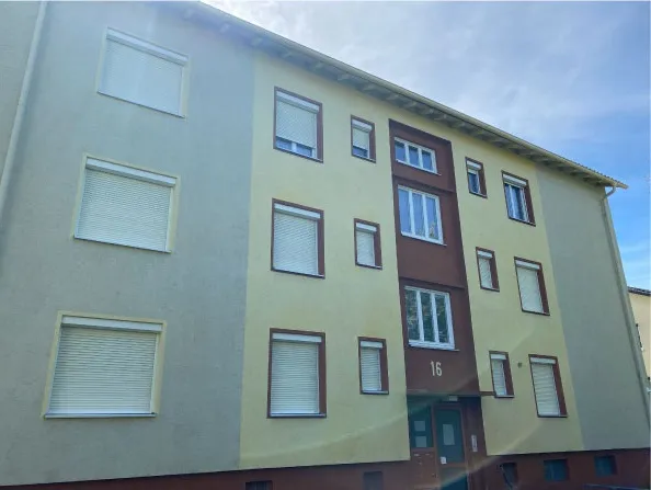 Fassade nach professioneller Reinigung — sauber und gepflegt