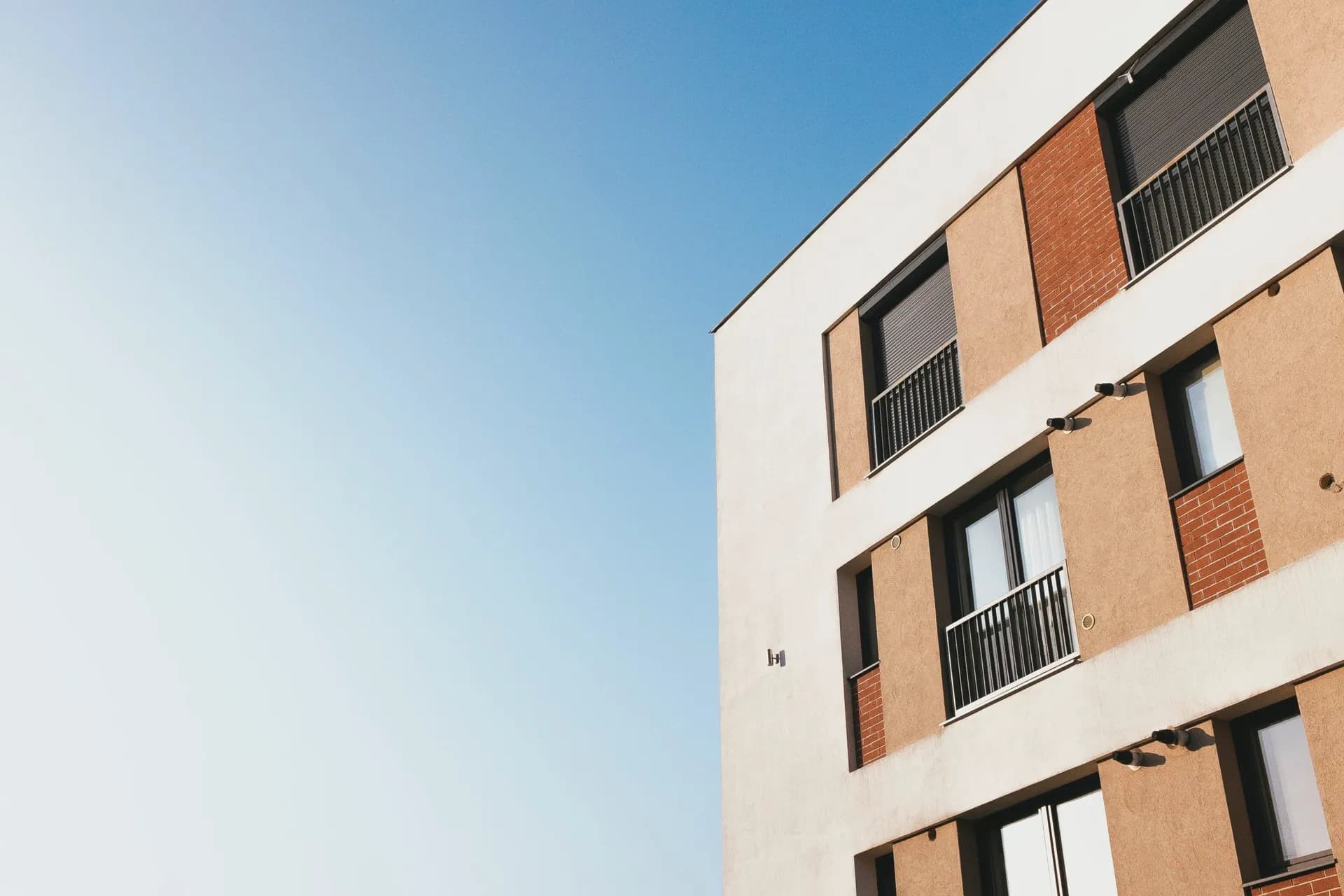 WDVS-Fassade wird mit schonendem Niederdruckverfahren gereinigt